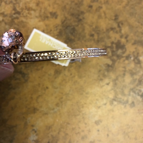 Michael Kors Bracelet with heart charm. - Picture 7 of 8